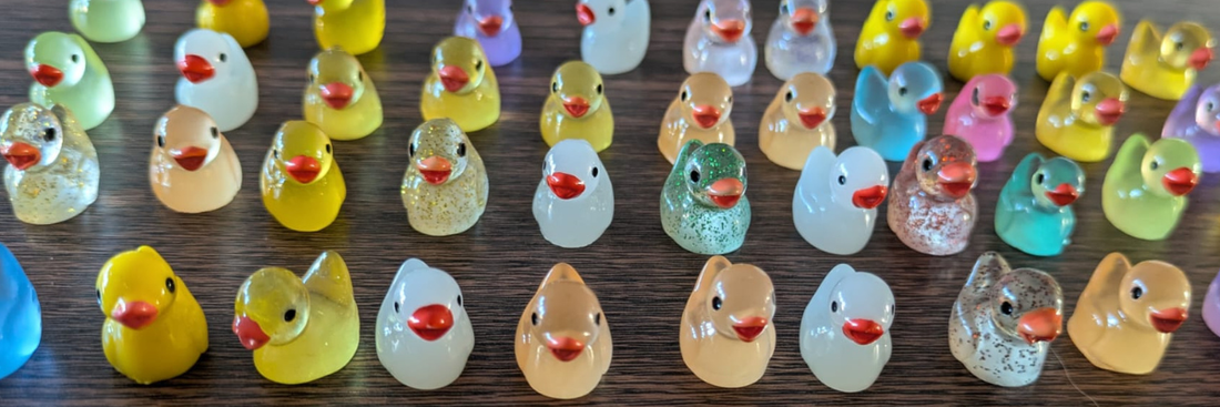 100 mini eendjes verstoppen door het huis — party pack van The Lovely Club